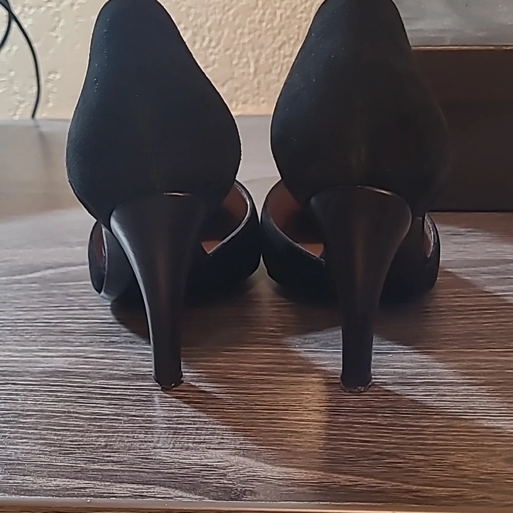 GUCCI. black suede heels, size 36 - Picture 4 of 5